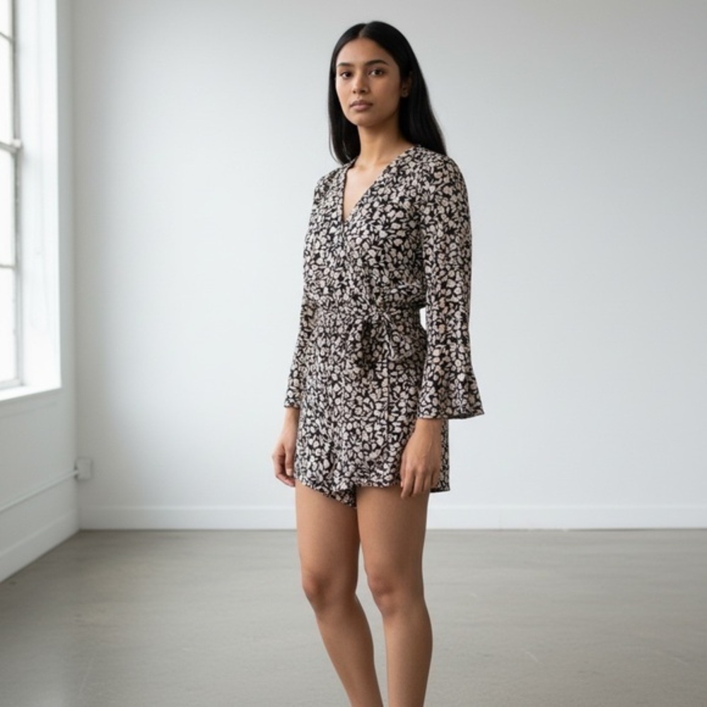 Who What Wear Women's Floral V-Neck 3/4 Sleeve Romper Black XS Casual Stylish